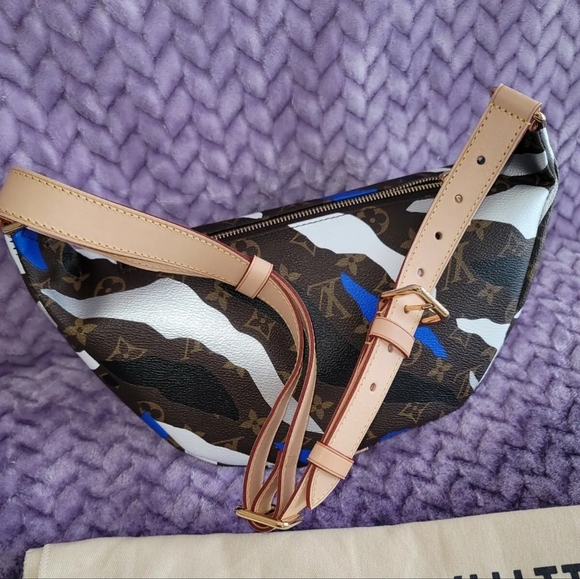 Louis Vuitton BumBag Limited Edition LOL League of Legends Monogram Canvas New - Picture 4 of 7